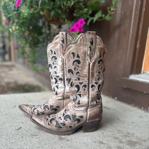 Cowboy boots (women)